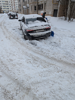 помогите пожалуйста,  дёрнуть на пару метров, повис на пузе вытащить застрявшую машину Ауди