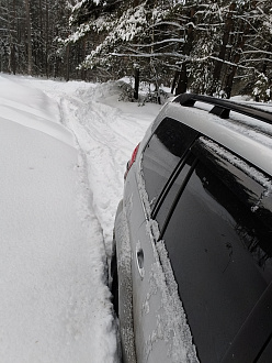 20 метров до жёсткого покрытия , тро в наличии , сидит на пузе вытащить застрявшую машину Тойота Прадо