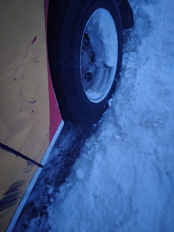 Нива желательно с толстым тросом вытащить застрявшую машину не указано