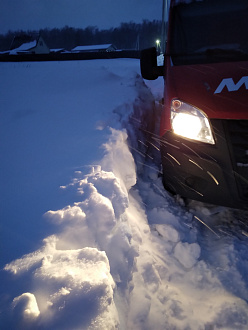 Нива желательно с толстым тросом вытащить застрявшую машину не указано