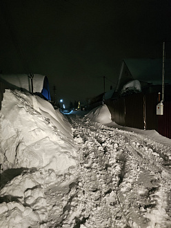 прошу помощи, в связи с погодными условия в снт не чищено оказалось. Но уже было поздно помогите готов оплатить полный бак вытащить застрявшую машину Газель
