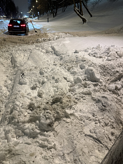 Застрял на парковке, до жесткого покрытия 2 метра вытащить застрявшую машину Lexus gx470