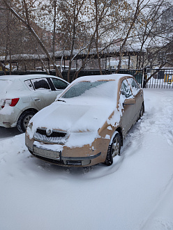 помогите,  вытащить застрявшую машину Аккумулятор сел, нужна помощь с подзарядкой