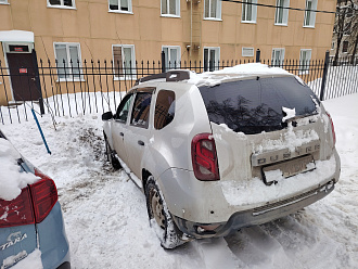 помогите пожалуйста,   вытащить застрявшую машину Renault