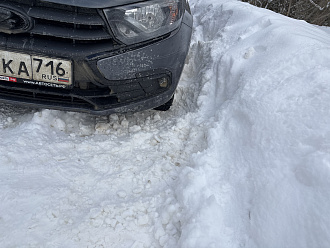 Застряла в колее 600 или 700 метров от асфальта. вытащить застрявшую машину Лада гранта.