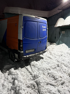 Здравствуйте, помогите пожалуйста дернуть машину , в снегу укатанном  буксует, не могу выехать из ГСК ( вытащить застрявшую машину Соллерс Атлант 