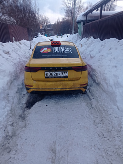 100 метров от мкада. вытащить застрявшую машину Джили эмгранд
