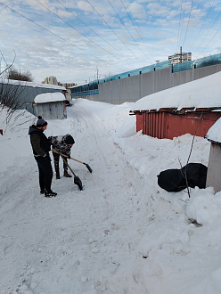 прошу помощи, газель не может заехать в горку                      вытащить застрявшую машину Газель 
