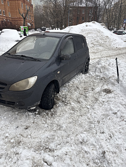 Застрял в снегу на выезде из парковки вытащить застрявшую машину Хендай