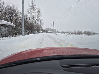 Застрял на нечищенной подъездной дороге, сел на пузо вытащить застрявшую машину Audi