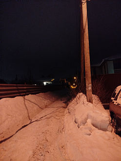 Не могу заехать в горку, машине не хватает метров 10-15 начинает буксовать из за льда, нужно вытащить вытащить застрявшую машину Renault Logan 2