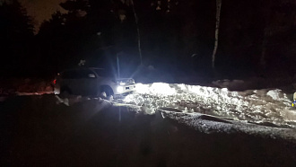 помогите, сидим на обьездной вытащить застрявшую машину Прадо 150, lk 200