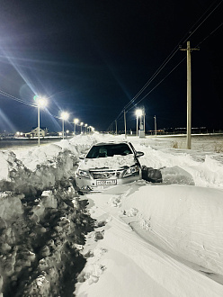 Полтора километра от асфальта на грунтовой дороге. вытащить застрявшую машину Тойота камри.