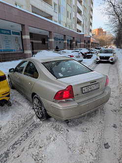 прошу помощи, нужно дернуть машину из сугроба  вытащить застрявшую машину Volvo s 60