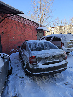 прошу помощи, сел аккумулятор. Возможности прикурить нет. Необходимо зарядное устройство для акб вытащить застрявшую машину Шкода Рапид