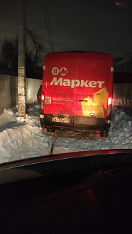 помогите, стащило транзит с дороги в небольшую ямку, переднее левое колесо не выходит из нее, дёрнуть до твердой поверхности вытащить застрявшую машину Форд транзит