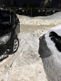 Прошу помощи, вытащить машину с парковочного места. Пустая, негружёная, Форд Фокус универсал , застряла на бугре льда))) вытащить застрявшую машину Форд Фокус