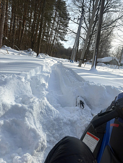 прошу помощи, нужно вытянуть снегоход из глубокого снега вытащить застрявшую машину Sharmax снегоход