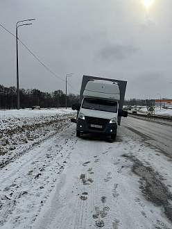 Слетели болты с задней Спарки, машина упала на тормозной диск, не могу подлесть бутылочным домкратом, нужен хайджек вытащить застрявшую машину Газель