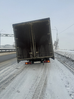 Слетели болты с задней Спарки, машина упала на тормозной диск, не могу подлесть бутылочным домкратом, нужен хайджек вытащить застрявшую машину Газель