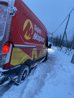 помогите, вытащить машину нужно просто дернуть либо штыковую лопату вытащить застрявшую машину Форд Транзит 