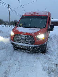 помогите, вытащить машину нужно просто дернуть либо штыковую лопату вытащить застрявшую машину Форд Транзит 