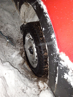 прошу помощи, стащило на обочину. Переднее правое колесо провалилось под мягкий снег. Немогу выехать  вытащить застрявшую машину Форд транзит G8