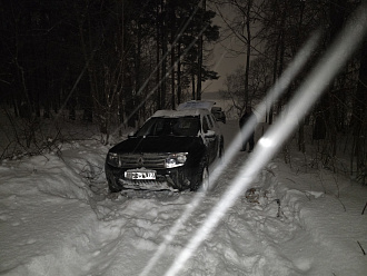 помогите, застряли 2 машины, моя рено дастер и ховер в поле вытащить застрявшую машину Renault Duster и Ховер