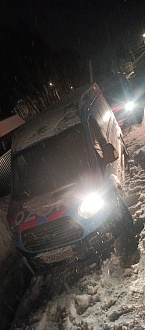 Машину стаскивает в кювет вытащить застрявшую машину Форд транзит