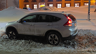 Съехал с дороги в сугроб и застрял вытащить застрявшую машину Хонда