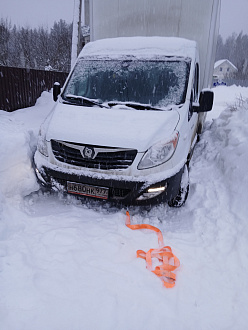 помогите, застрял немного сннсло с клии вытащить застрявшую машину Атлант