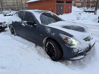 помогите пожалуйста,  застряла на парковке у дома  вытащить застрявшую машину Инфинити 