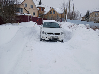 Застрял на снежной дороге в колее. Немного стащило и пипец. вытащить застрявшую машину Тигуан 1