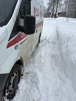 Застряли на дороге в колее вытащить застрявшую машину Газель NN скорая помощь