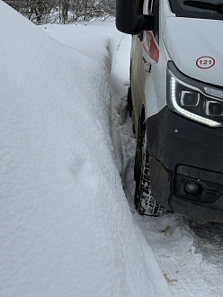 Застряли на дороге в колее вытащить застрявшую машину Газель NN скорая помощь