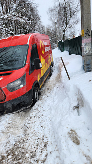 прошу помощи, вытянуть машину, застрял на дороге в снт  вытащить застрявшую машину Ford 