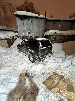помогите пожалуйста,  застрял при развороте на льду, вытащить 20 метров на подъем вытащить застрявшую машину Chevrolet tahoe