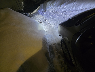 прошу помощи, вытащить машину сел на пузо  вытащить застрявшую машину Мазда 