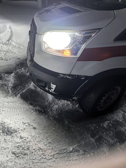 прошу помощи, бригада скорой помощи, застряли в снегу, выбраться невозможно вытащить застрявшую машину Ford Transit