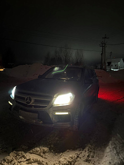 Застрял на дороге в деревне по на Лесной дороге по направлению калининградскому шоссе машина стоит и не едет села батарейка от сигнализации сигнализации машина из за этого не едет вытащить застрявшую машину Mercedes g l.