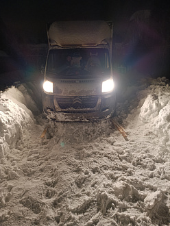 Выезжал от заказчика и застрял в СНТ журналист 6я улица 112, промокли помогите  вытащить застрявшую машину Ситроен джемпер