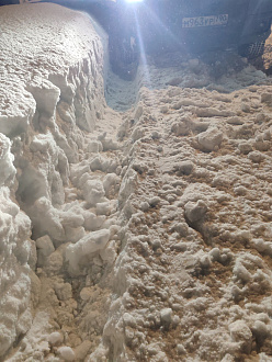 Застрял на улице в деревне. Жосткое покрытие где-то 500 метров вытащить застрявшую машину Газель скорая помощь и форд транзит скорая помош