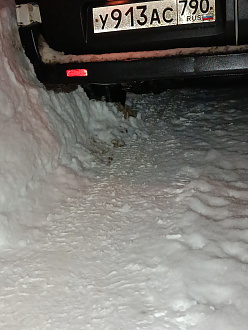 Населённый пункт застрял в снегу. вытащить застрявшую машину Ford transit.