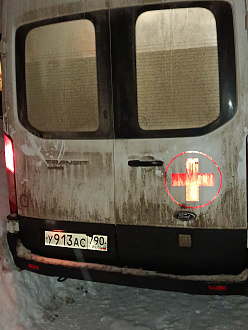 Населённый пункт застрял в снегу. вытащить застрявшую машину Ford transit.