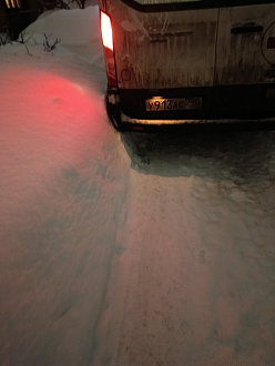 Населённый пункт застрял в снегу. вытащить застрявшую машину Ford transit.