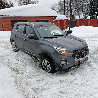 Нужно дёрнуть задом вытащить застрявшую машину Chery tigo 4