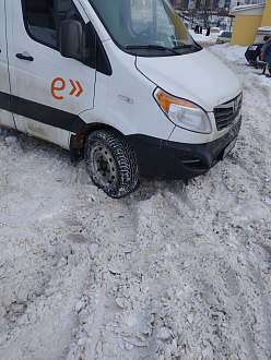 помогите, застряла машина в снегу. Помогите вытянуть и выехать на дорогу, примерно метров 100 до дороги вытащить застрявшую машину Sollers Atlant