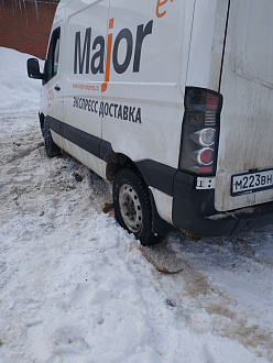 помогите, застряла машина в снегу. Помогите вытянуть и выехать на дорогу, примерно метров 100 до дороги вытащить застрявшую машину Sollers Atlant