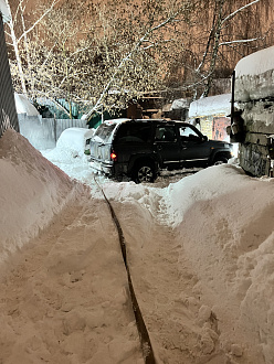 прошу помощи, застрял в колее на льду, вытащить 20 метров вверх до жесткого вытащить застрявшую машину Chevrolet tahoe