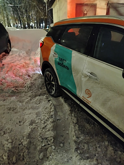 помогите пожалуйста,  застряла машина в снегу, дернуть пол метра  вытащить застрявшую машину Черри тиго 7 про макс